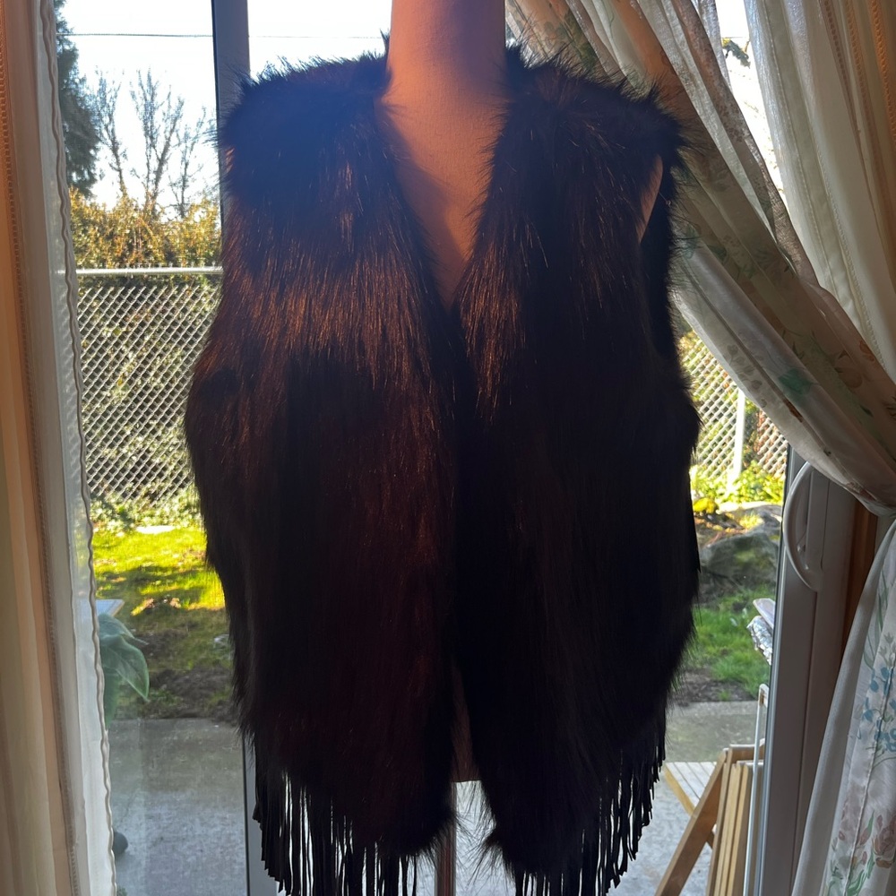 Women's Black Faux Fur Fringe Vest
NEW WITH TAGS - Size XL